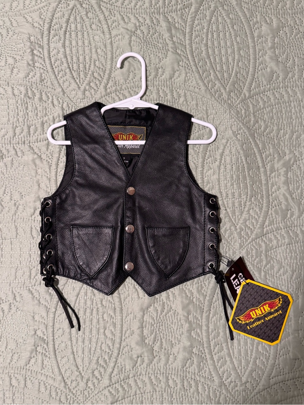 Unik Black Leather Men's Lace-Up Vest with Front Pockets